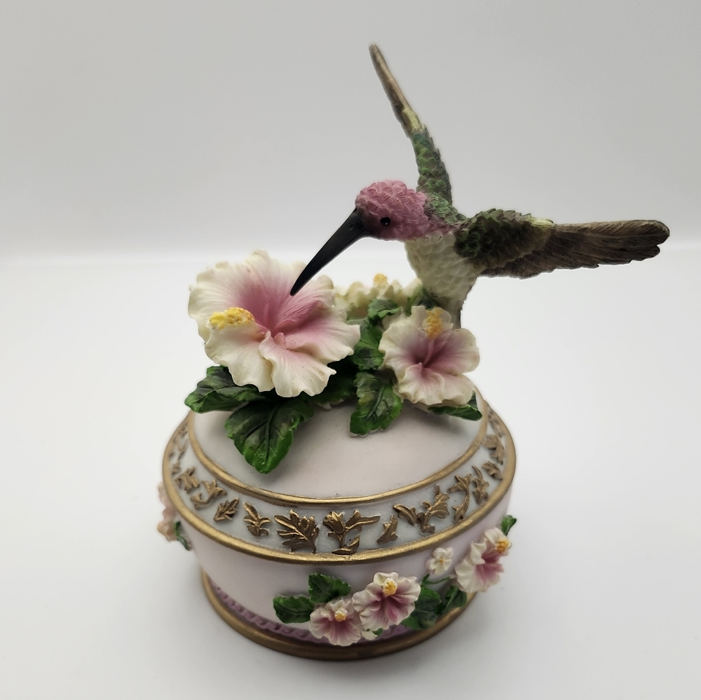 Vintage Heritage House Hummingbird Music Box Unchained Melody Songbird Treasures